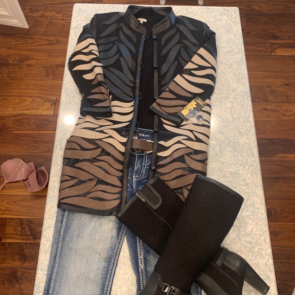 Dakota West Leather. Tag attached.Leaf long jacket